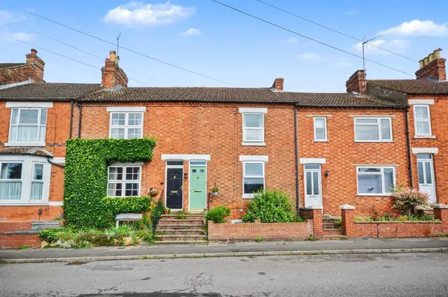Wellingborough Road, Earls Barton, photo 1