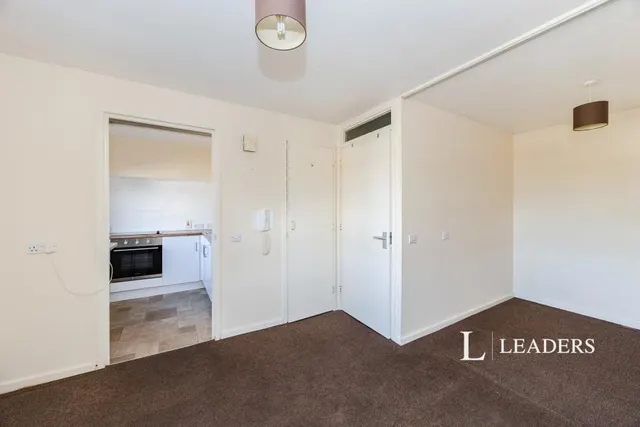 Twyford Avenue, Portsmouth, PO2, photo 2