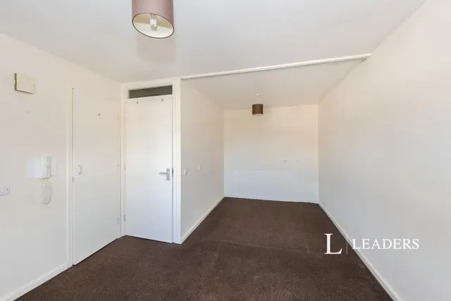 Twyford Avenue, Portsmouth, PO2, photo 3