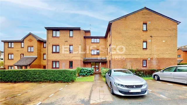 Pempath Place, Wembley, HA9, photo 1