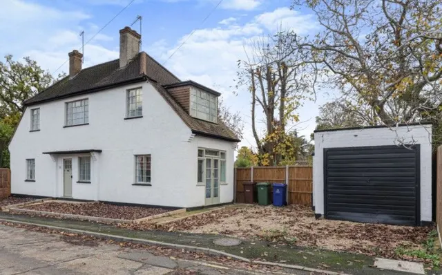 20 Fernleigh Court, Harrow, photo 1