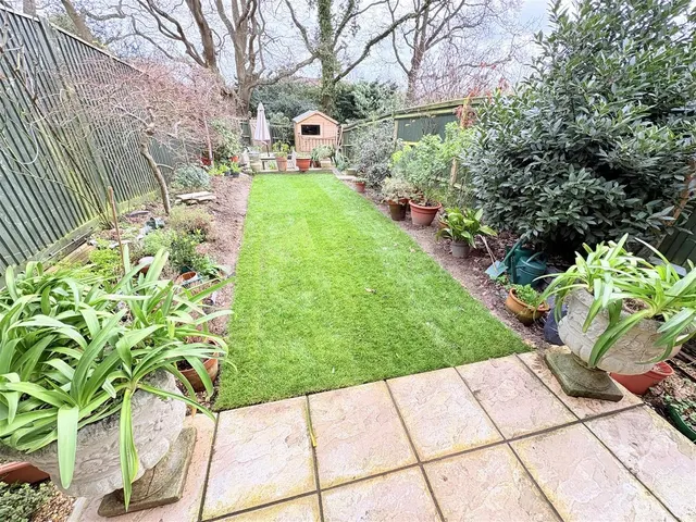 Photo 2 — Sunnyfield Rise, Bursledon, Southampton