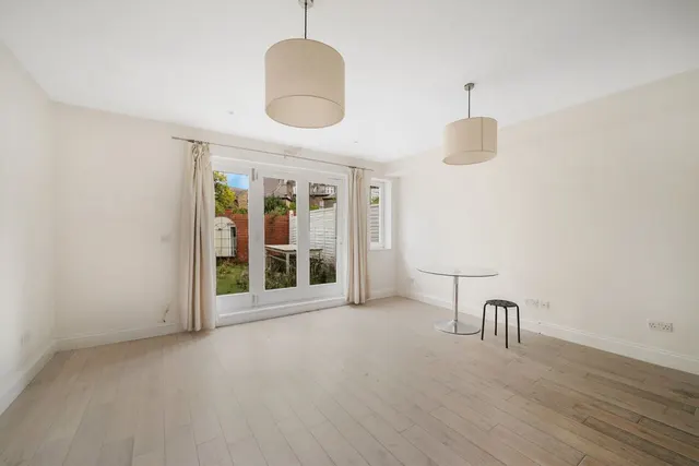 Brougham Road, W3, photo 3