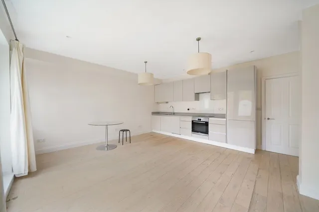 Brougham Road, W3, photo 2