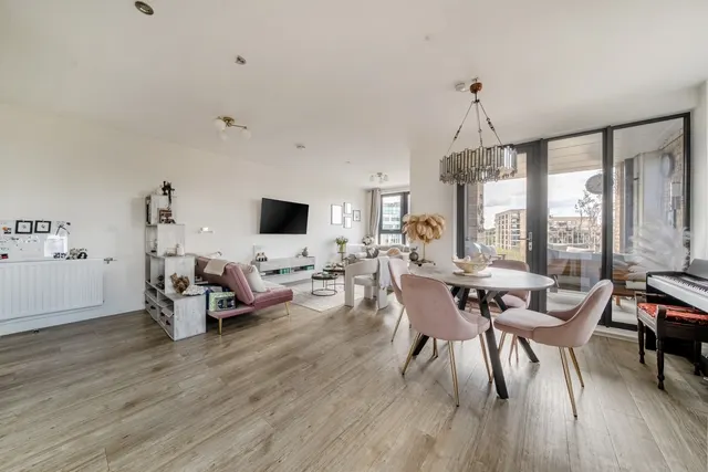 Lakeside Drive, London, NW10, photo 3
