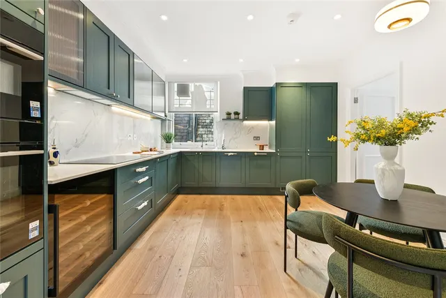 Gloucester Road, SW7, photo 2
