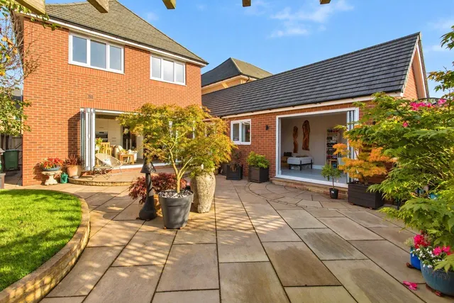 Thetford Drive, Leyland, PR25, photo 2