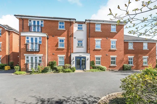 Bath Road, WR5, photo 1