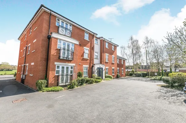 Bath Road, WR5, photo 2