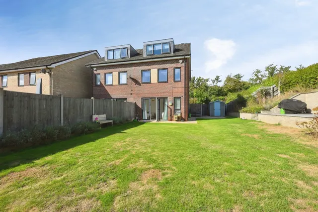 Cowper Close, Ware, SG12, photo 2