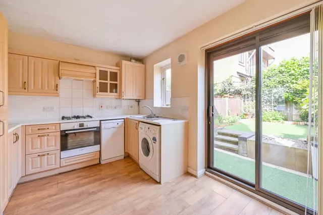 London, E16, photo 3