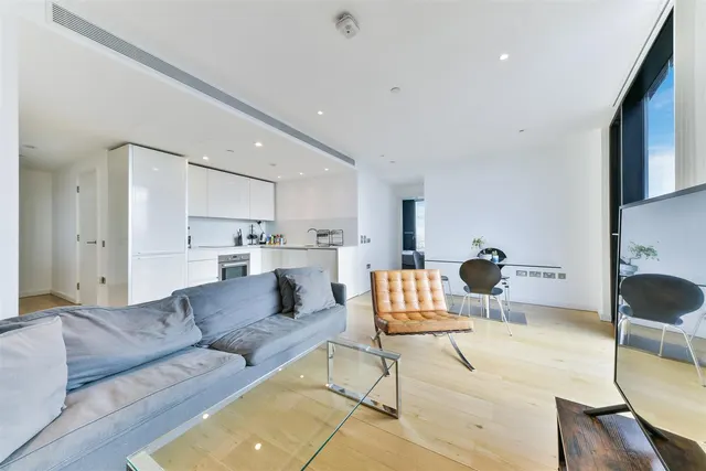 Photo 2 — The Strata, London, SE1 6EL