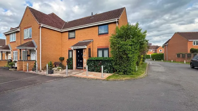Burnet Close, Melksham, photo 1