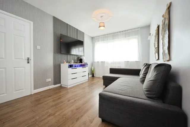 Photo 3 — Shaldon Court, Bedford, Bedfordshire, MK40