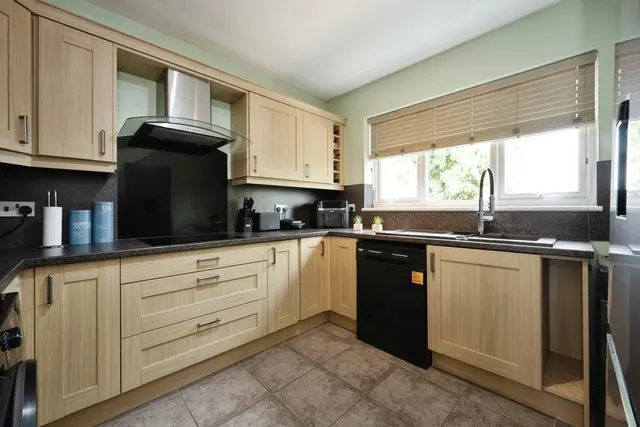 Photo 2 — Shaldon Court, Bedford, Bedfordshire, MK40