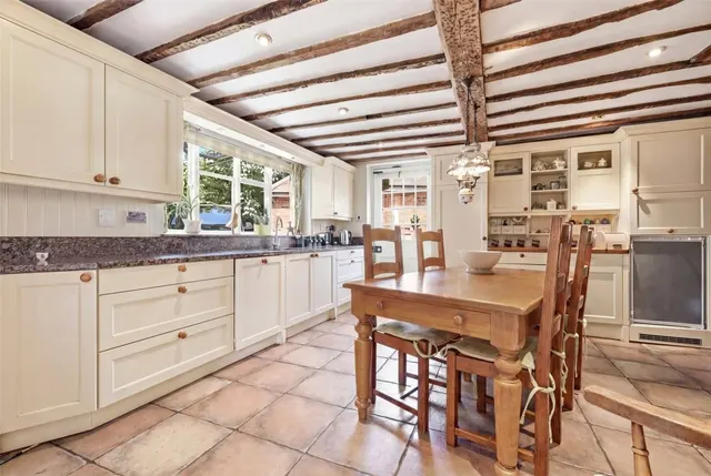 with 8 bedrooms in Bishop's Stortford, CM23, photo 2