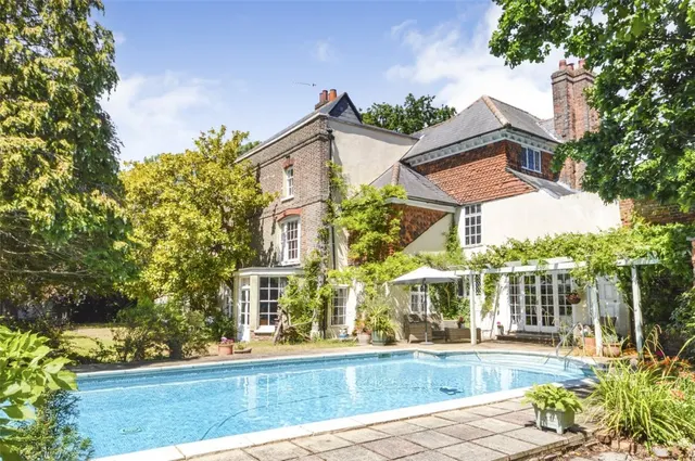 with 8 bedrooms in Bishop's Stortford, CM23, photo 3