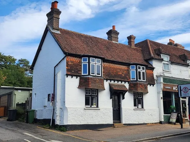 South Street, Dorking, RH4, photo 1