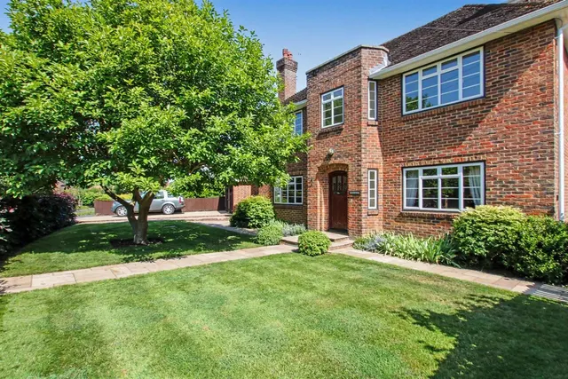 West Farm Avenue, Ashtead, KT21, photo 1