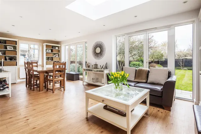 West Farm Avenue, Ashtead, KT21, photo 2