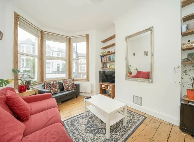 Photo 2 — Wightman Road, Finsbury Park, N8