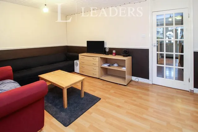 Kennedy Square, Leamington Spa, CV32, photo 2