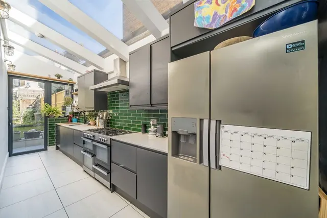 Kingscourt Road, SW16, photo 3