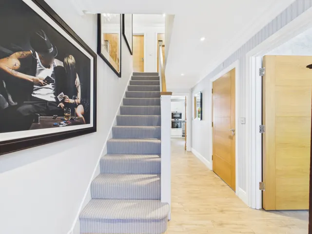 Photo 3 — Landau Close, Pease Pottage