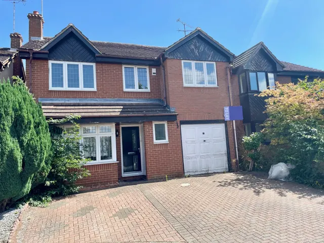 Lorimer Close, LU2, photo 1