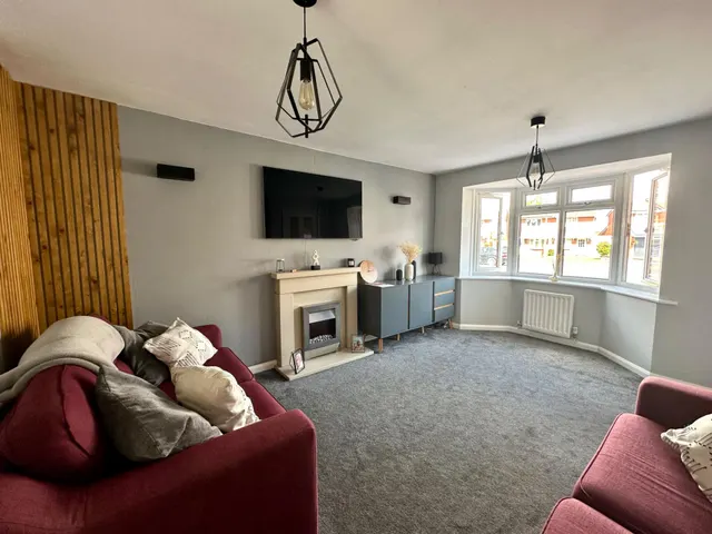 Photo 2 — Lovatt Close, Tipton, DY4