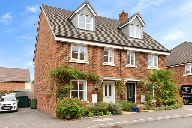Brickwork Avenue, Liphook, GU30, photo 1
