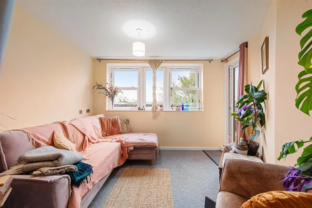 1 bedroom flat, Friar Mews, London