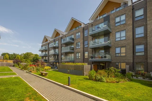 Antoinette Close, Kingston Upon Thames, KT1, photo 1