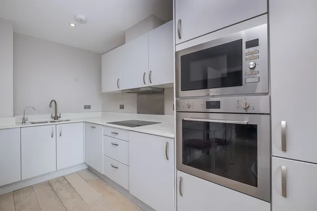Antoinette Close, Kingston Upon Thames, KT1, photo 2