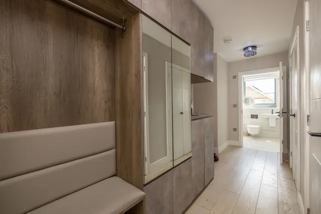 Antoinette Close, Kingston Upon Thames, KT1, photo 3
