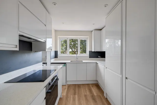 Photo 3 — Clement Road, Beckenham, BR3 4NT