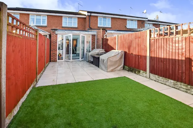 Alpine Close, Farnborough, Hampshire, GU14 0RN, photo 1