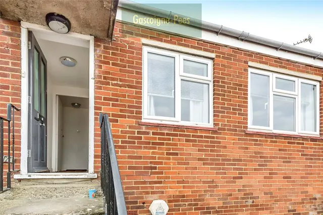 2 bedroom flat, Mulfords Hill, Tadley, RG26