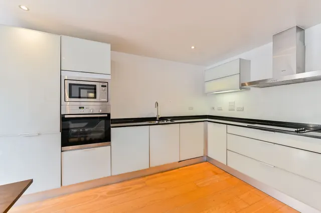 London, SW11, photo 3