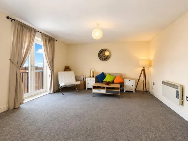 Manor Gardens Close, Loughborough, LE11, photo 2