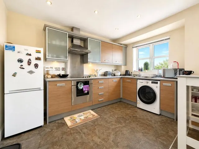 Manor Gardens Close, Loughborough, LE11, photo 3