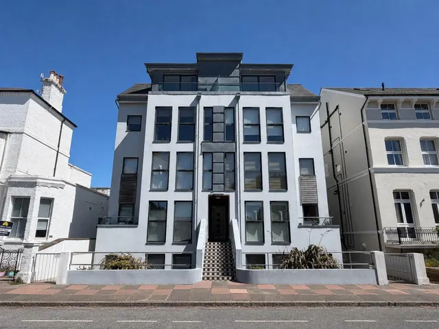 Hardwick Road, Eastbourne, East Sussex, BN21 4DF, photo 1