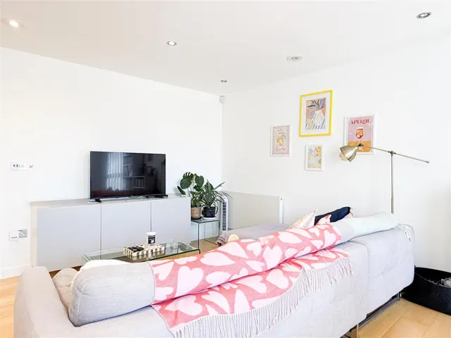 Photo 3 — Hardwick Road, Eastbourne, East Sussex, BN21 4DF