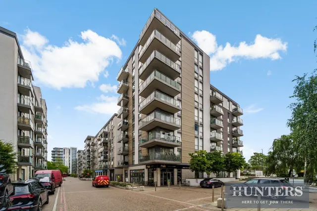 Ealing Road, Brentford, photo 1