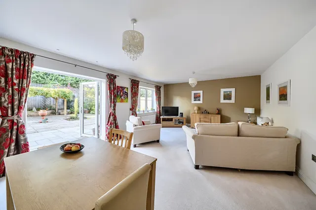 St. Francis Road, Maidenhead, SL6, photo 3