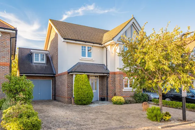 St. Francis Road, Maidenhead, SL6, photo 1