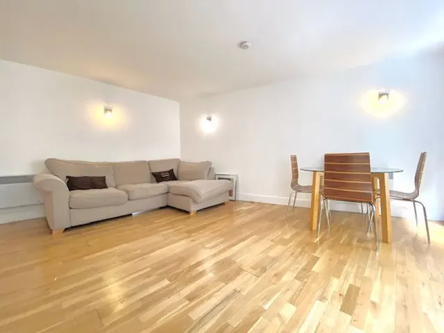 Commercial Road Aldgate East, London E1 1LF, photo 1