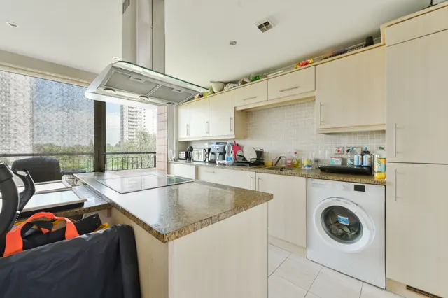Photo 2 — 61 Holland Gardens, Brentford