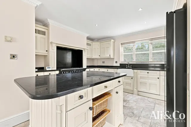 Photo 3 — Henry De Grey Close, Grays, Essex, RM17 5GH