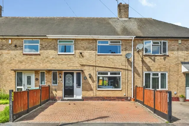 Listowel Crescent, Clifton, Nottingham, NG11, photo 1